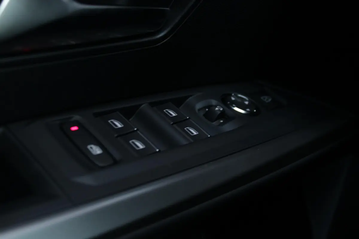 1.6 plug-in Hybrid 225PK GT Exclusive | PANORMASCH SCHUIF / KANTELDAK | | 360° VISION & DRIVE ASSIST PACK: ANTI DIEFSTAL ALARM MET SUPERVERGRENDELING/VERWARMBAAR VOLLEDEREN STUURWIEL/VISEOP