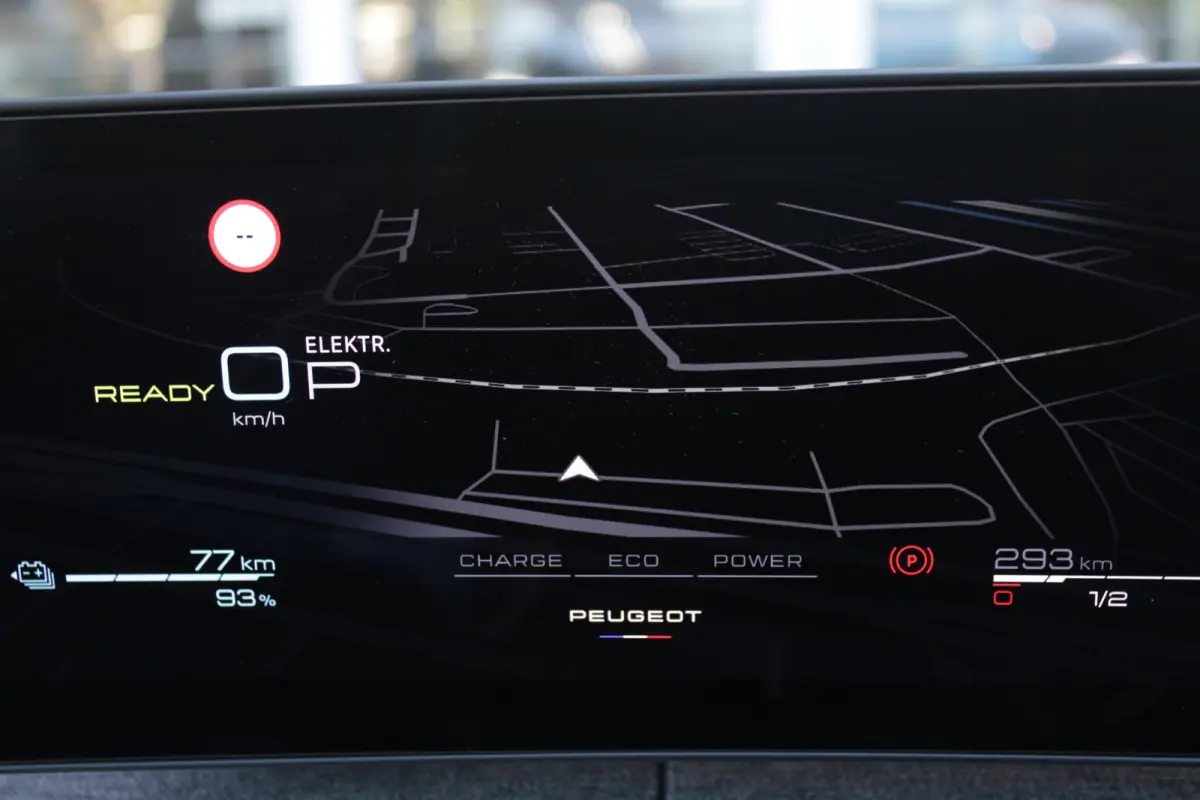 1.6 plug-in Hybrid 225PK GT Exclusive | PANORMASCH SCHUIF / KANTELDAK | | 360° VISION & DRIVE ASSIST PACK: ANTI DIEFSTAL ALARM MET SUPERVERGRENDELING/VERWARMBAAR VOLLEDEREN STUURWIEL/VISEOP