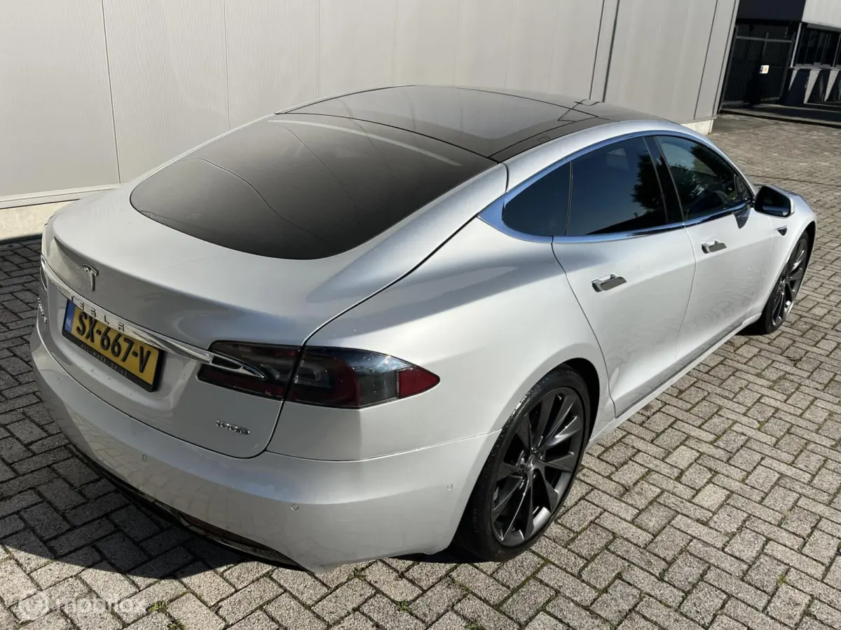 100D, SOH 86 % , 21 inch, Schuifdak, Netjes !
