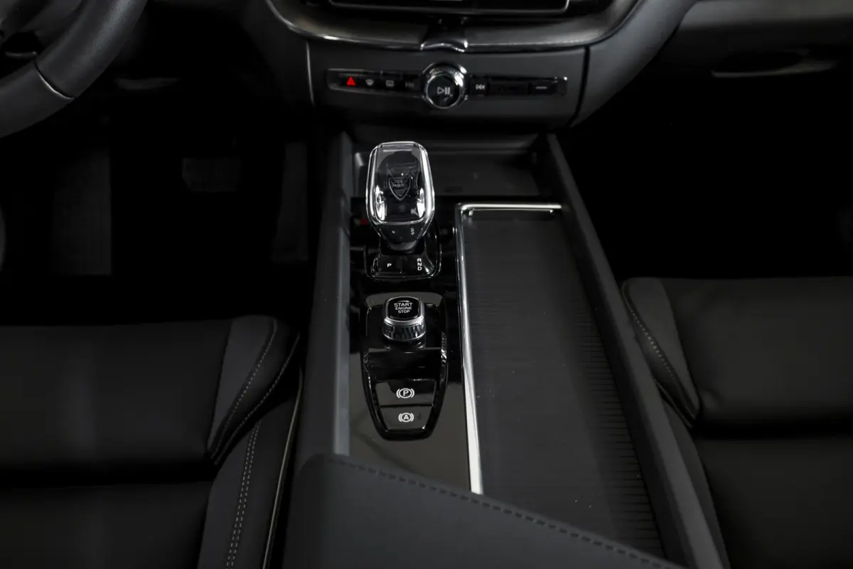 2.0 T8 Plug-in-hybrid AWD Polestar Engineered - Facelift MY26 | Bowers & Wilkins | Dig.Cockpit | Adapt.Cruise | Stoel+-Stuurverw. | PDC | 360 Camera | NAV + App.Connect + NAV | ECC | LM 22" 