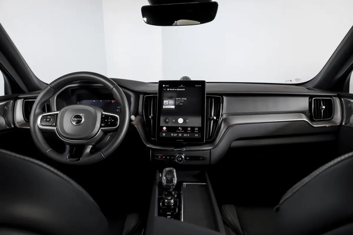 2.0 T8 Plug-in-hybrid AWD Polestar Engineered - Facelift MY26 | Bowers & Wilkins | Dig.Cockpit | Adapt.Cruise | Stoel+-Stuurverw. | PDC | 360 Camera | NAV + App.Connect + NAV | ECC | LM 22" 