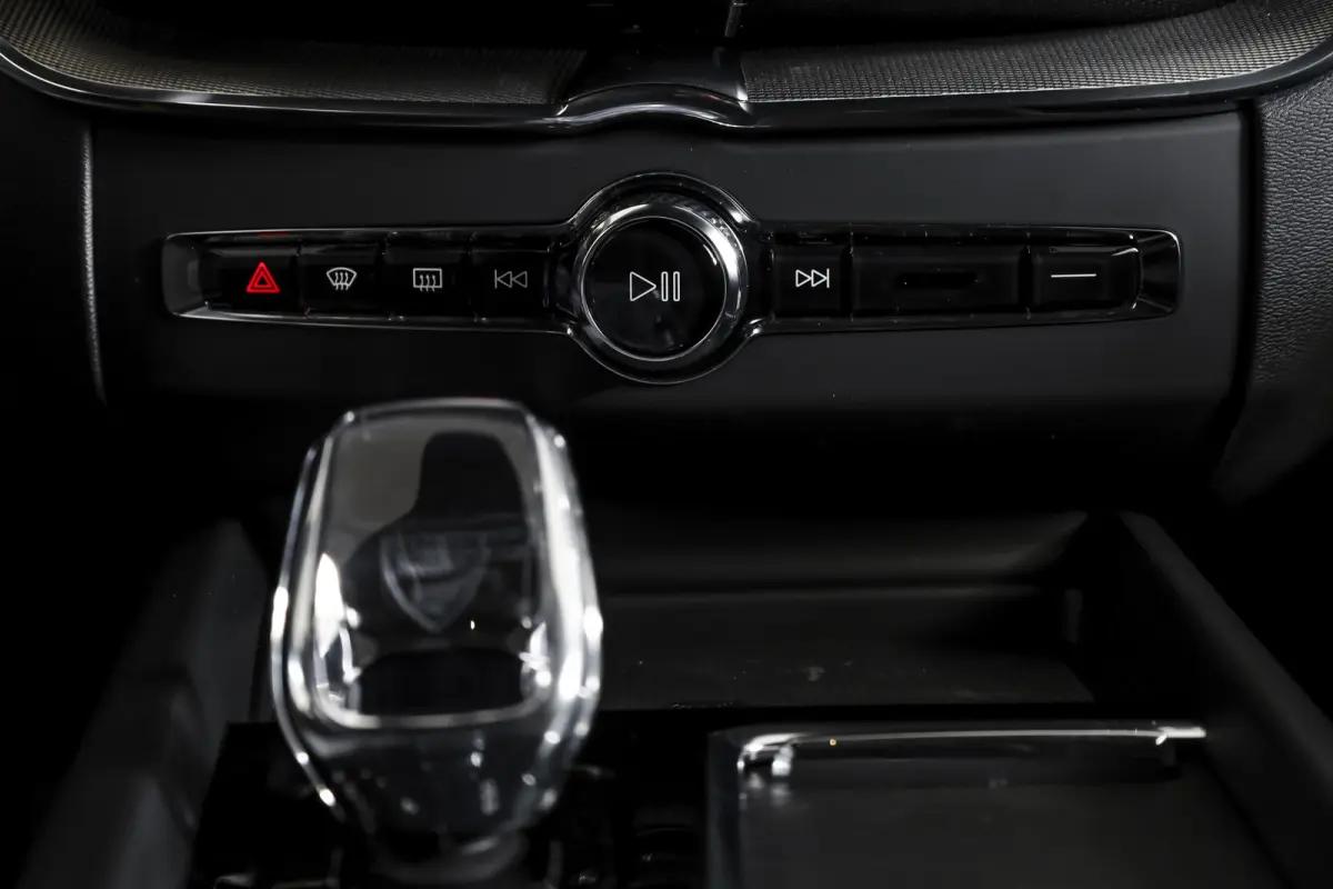 2.0 T8 Plug-in-hybrid AWD Polestar Engineered - Facelift MY26 | Bowers & Wilkins | Dig.Cockpit | Adapt.Cruise | Stoel+-Stuurverw. | PDC | 360 Camera | NAV + App.Connect + NAV | ECC | LM 22" 