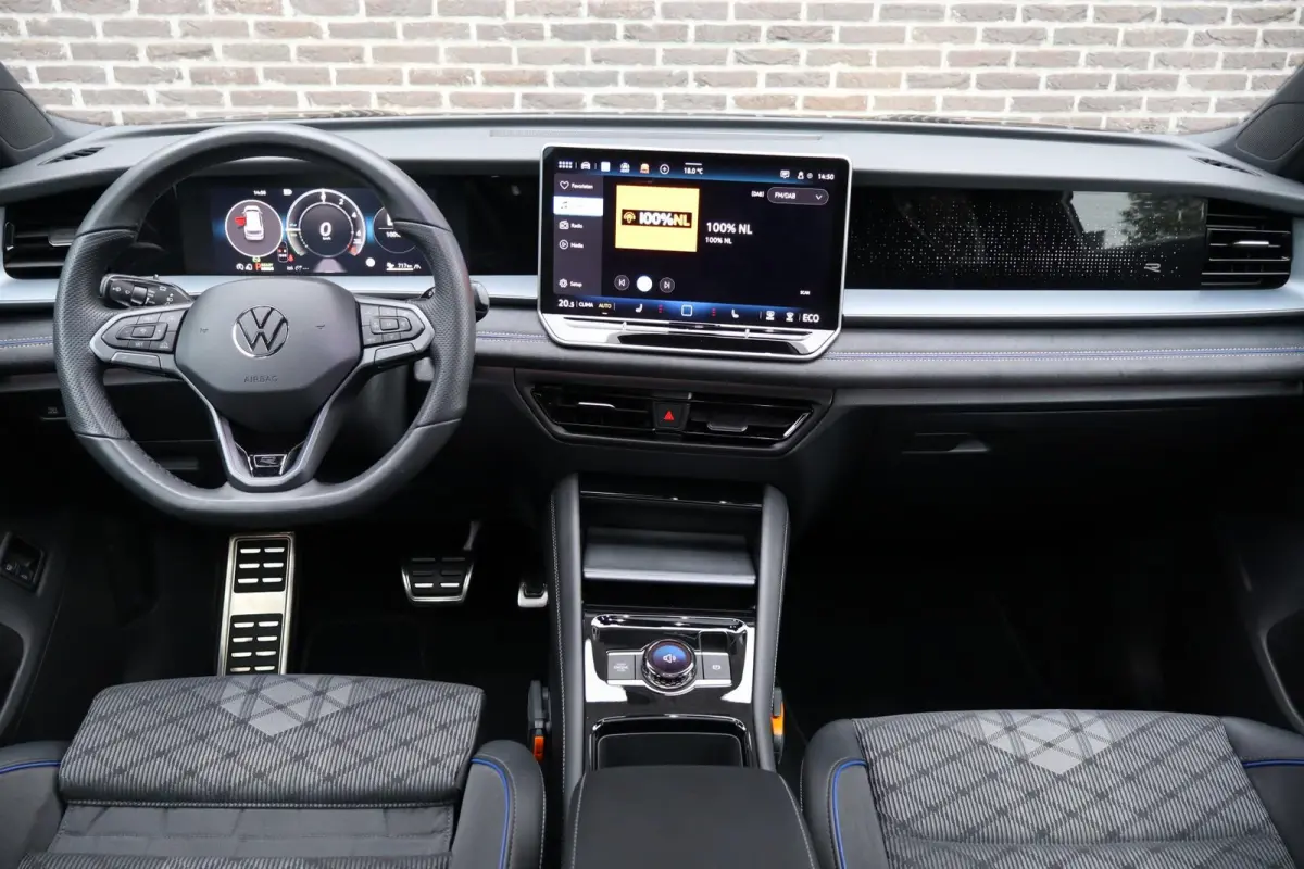 1.5 eHybrid 272pk R-Line Edition | SoH 100% | Panormadak | Blackstyle Pakket | Achteruitrijcamera