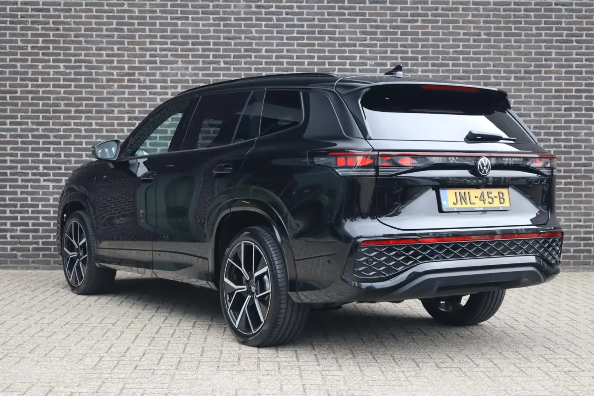 1.5 eHybrid 272pk R-Line Edition | SoH 100% | Panormadak | Blackstyle Pakket | Achteruitrijcamera