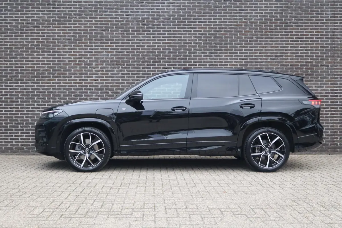 1.5 eHybrid 272pk R-Line Edition | SoH 100% | Panormadak | Blackstyle Pakket | Achteruitrijcamera
