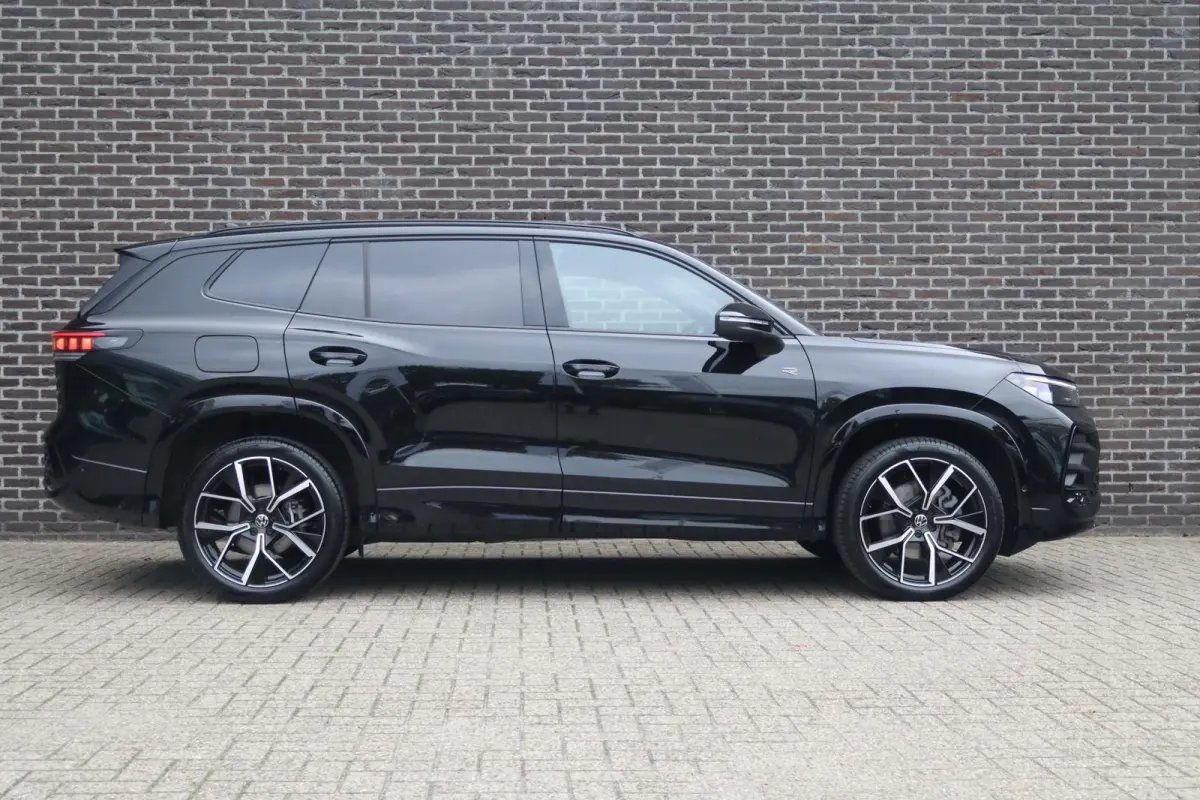 1.5 eHybrid 272pk R-Line Edition | SoH 100% | Panormadak | Blackstyle Pakket | Achteruitrijcamera