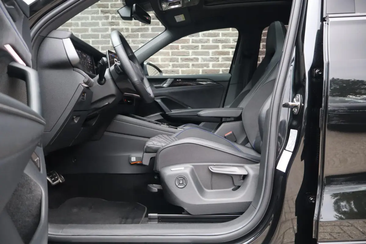 1.5 eHybrid 272pk R-Line Edition | SoH 100% | Panormadak | Blackstyle Pakket | Achteruitrijcamera