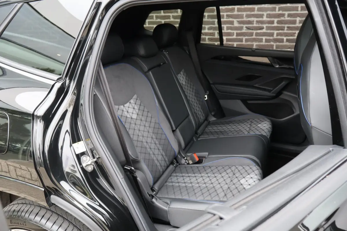 1.5 eHybrid 272pk R-Line Edition | SoH 100% | Panormadak | Blackstyle Pakket | Achteruitrijcamera