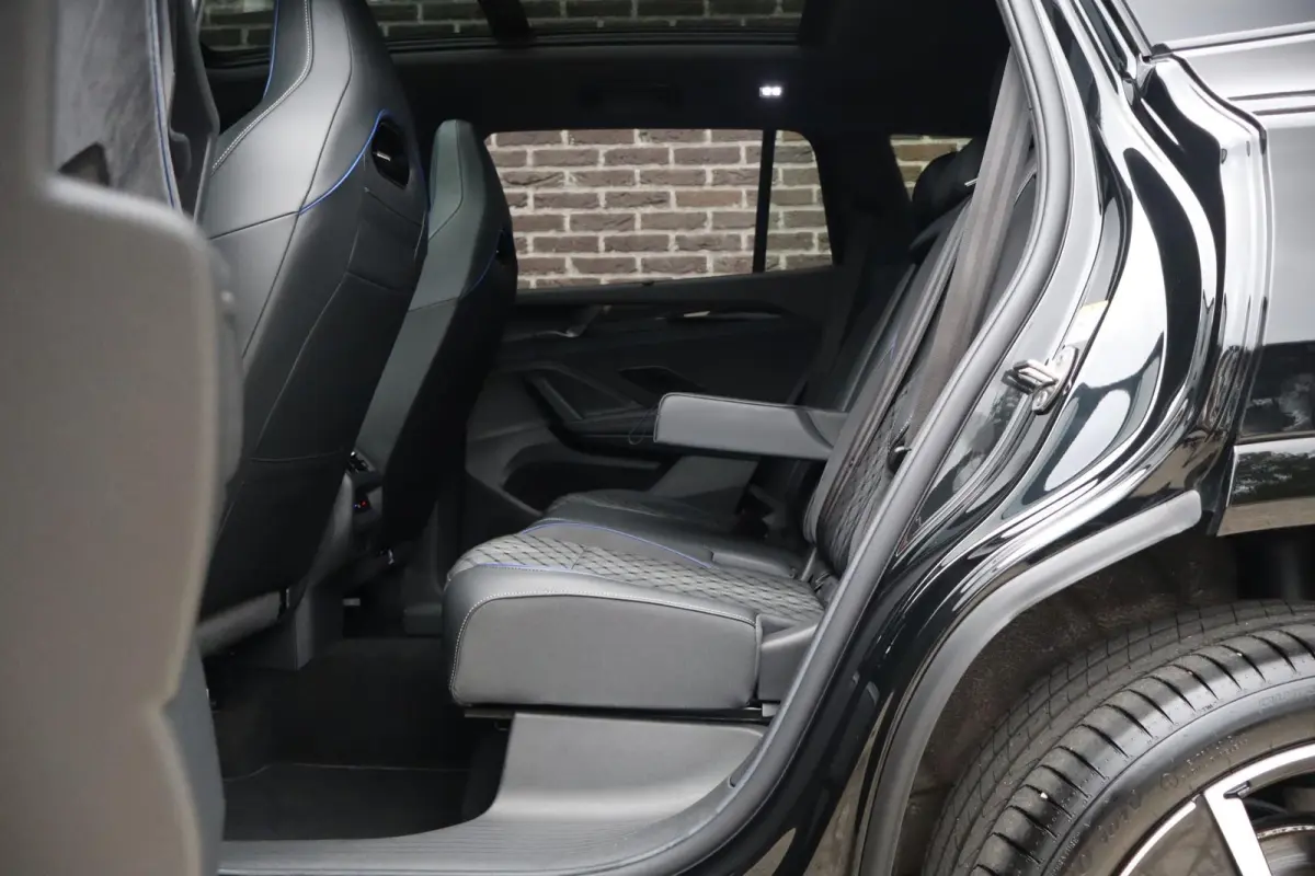 1.5 eHybrid 272pk R-Line Edition | SoH 100% | Panormadak | Blackstyle Pakket | Achteruitrijcamera