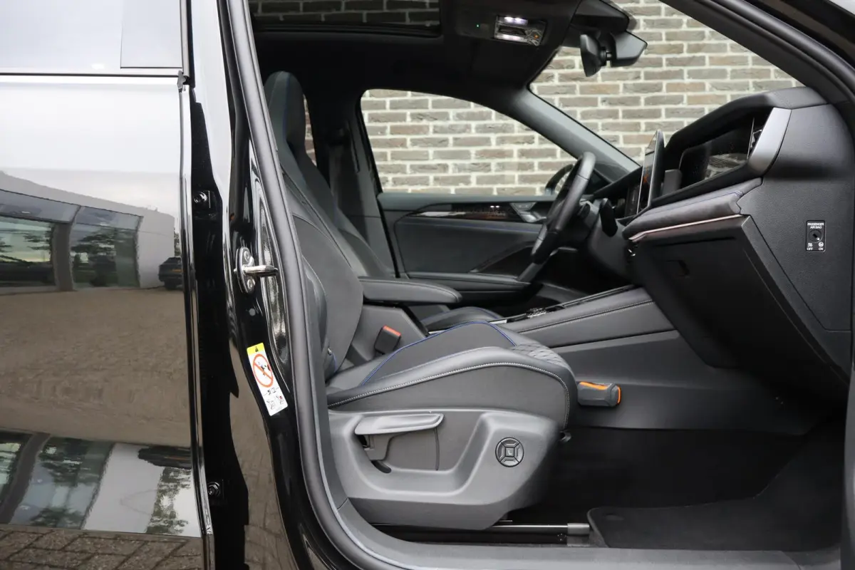 1.5 eHybrid 272pk R-Line Edition | SoH 100% | Panormadak | Blackstyle Pakket | Achteruitrijcamera