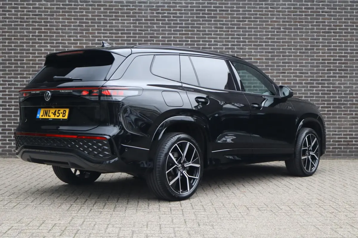 1.5 eHybrid 272pk R-Line Edition | SoH 100% | Panormadak | Blackstyle Pakket | Achteruitrijcamera