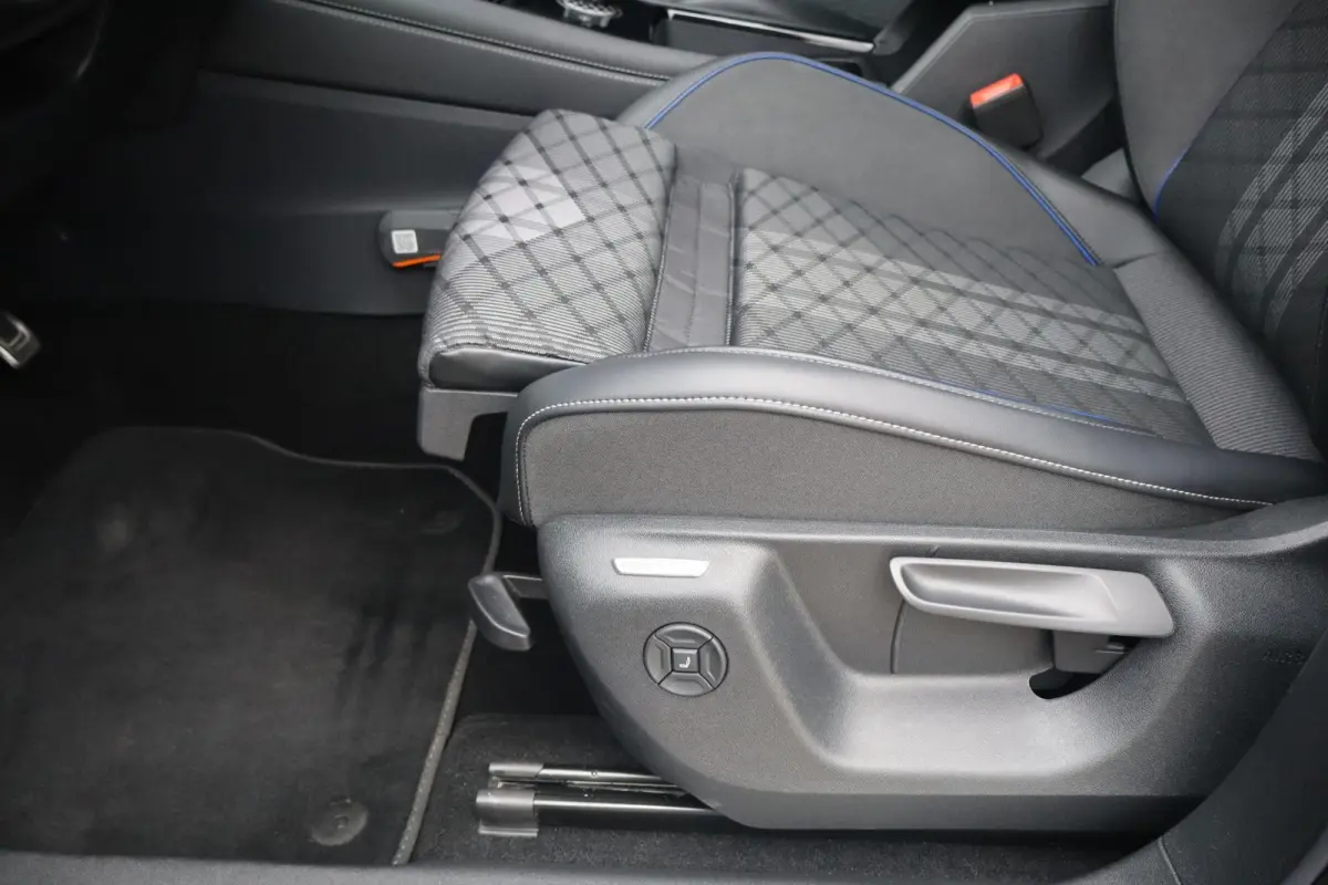 1.5 eHybrid 272pk R-Line Edition | SoH 100% | Panormadak | Blackstyle Pakket | Achteruitrijcamera