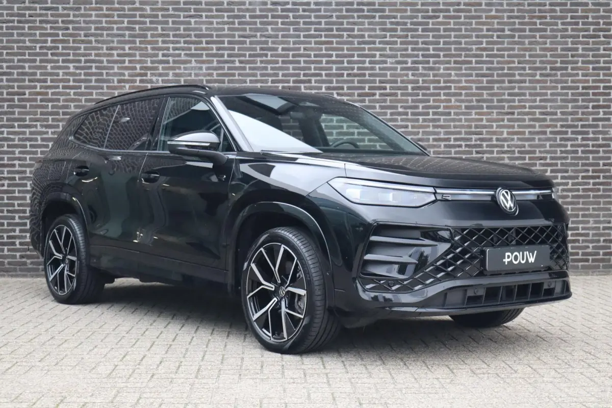 1.5 eHybrid 272pk R-Line Edition | SoH 100% | Panormadak | Blackstyle Pakket | Achteruitrijcamera