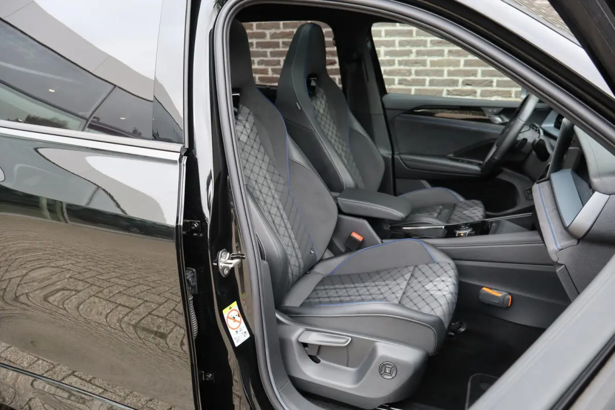1.5 eHybrid 272pk R-Line Edition | SoH 100% | Panormadak | Blackstyle Pakket | Achteruitrijcamera