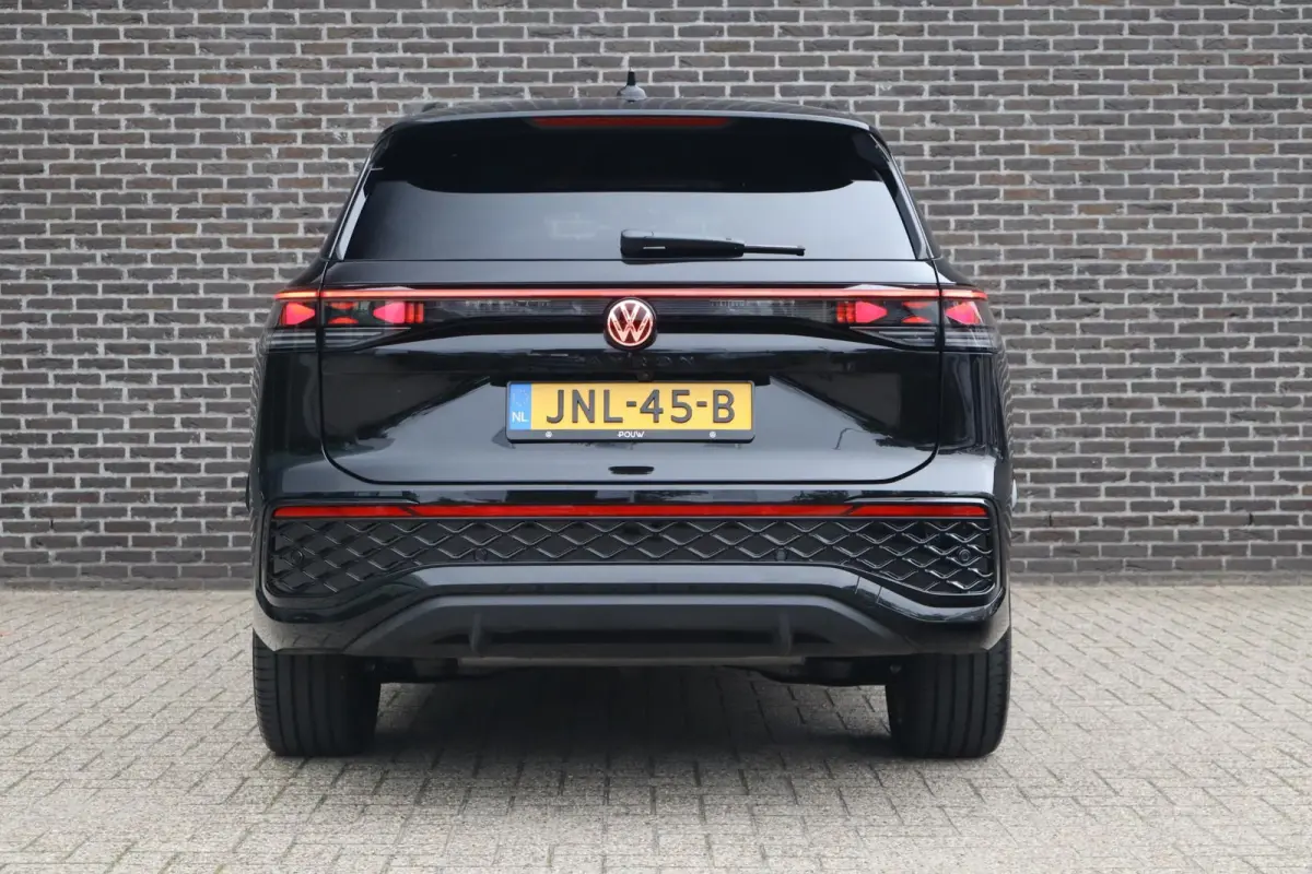 1.5 eHybrid 272pk R-Line Edition | SoH 100% | Panormadak | Blackstyle Pakket | Achteruitrijcamera