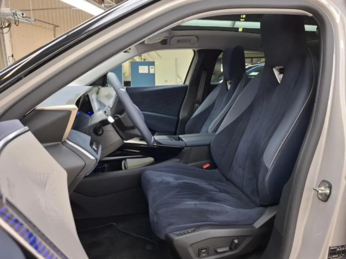 Étoile Absolute Comfort Tech 74 kWh Panorama Dak | Alcantara Stoelen met Geheugen en Massage | Premium Audio | 20" Lichtmetaal | Matrix LED | Bicolour | Ventialtie | 4-wiel besturing | Acht