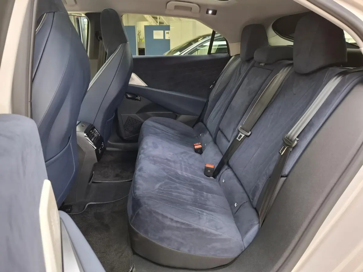 Étoile Absolute Comfort Tech 74 kWh Panorama Dak | Alcantara Stoelen met Geheugen en Massage | Premium Audio | 20" Lichtmetaal | Matrix LED | Bicolour | Ventialtie | 4-wiel besturing | Acht