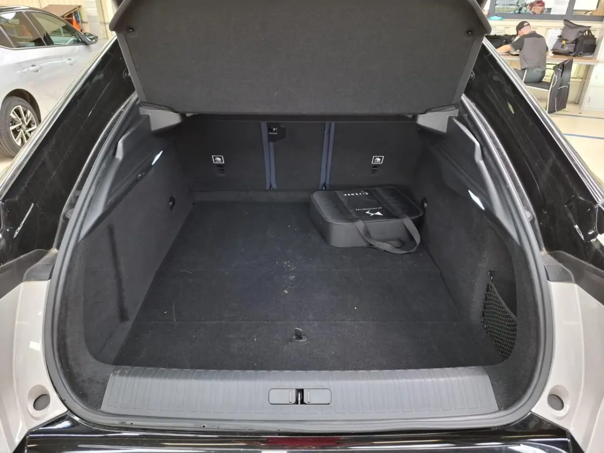 Étoile Absolute Comfort Tech 74 kWh Panorama Dak | Alcantara Stoelen met Geheugen en Massage | Premium Audio | 20" Lichtmetaal | Matrix LED | Bicolour | Ventialtie | 4-wiel besturing | Acht