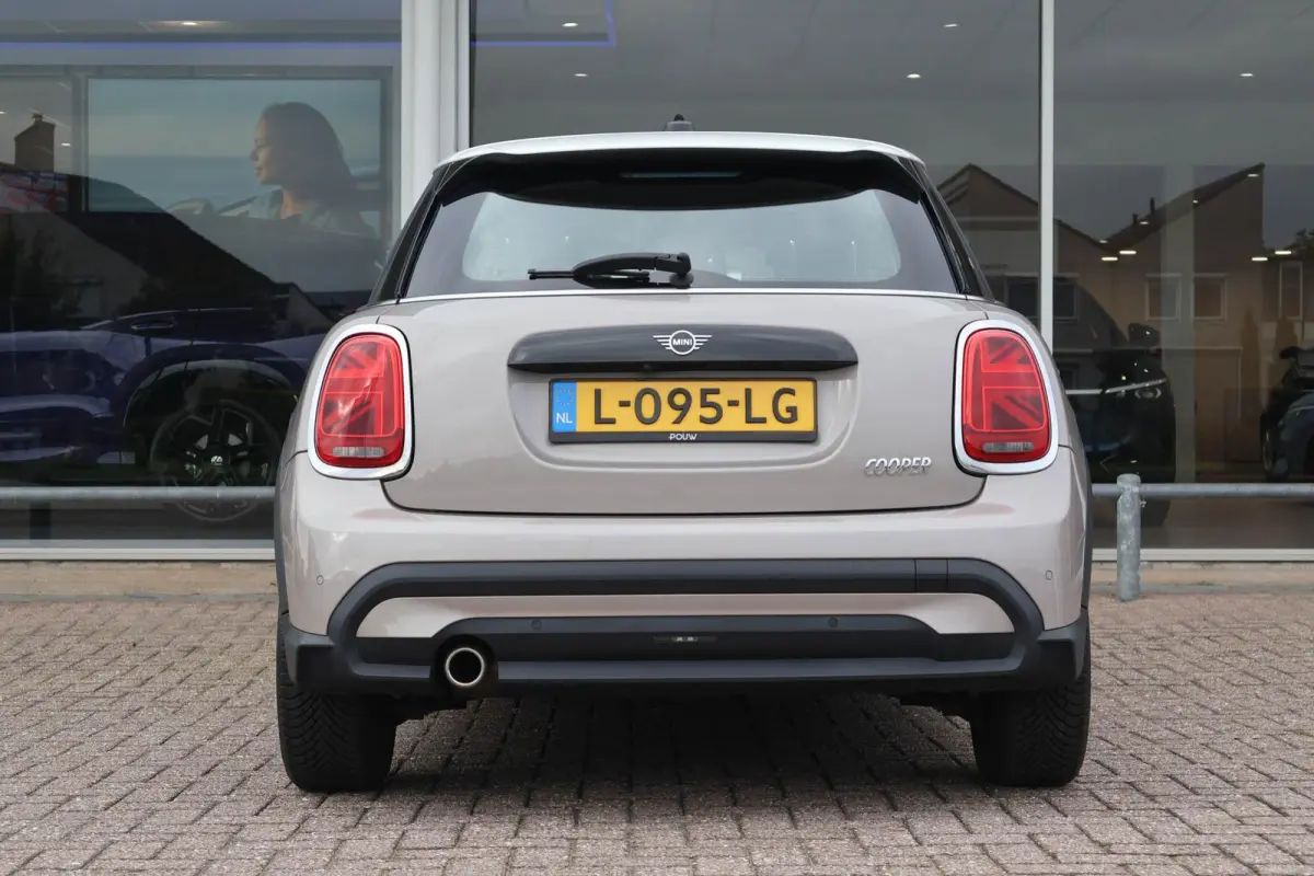 1.5 136pk AUT Cooper Business Edition | Cruise Control | Carplay | Navigatie | PDC