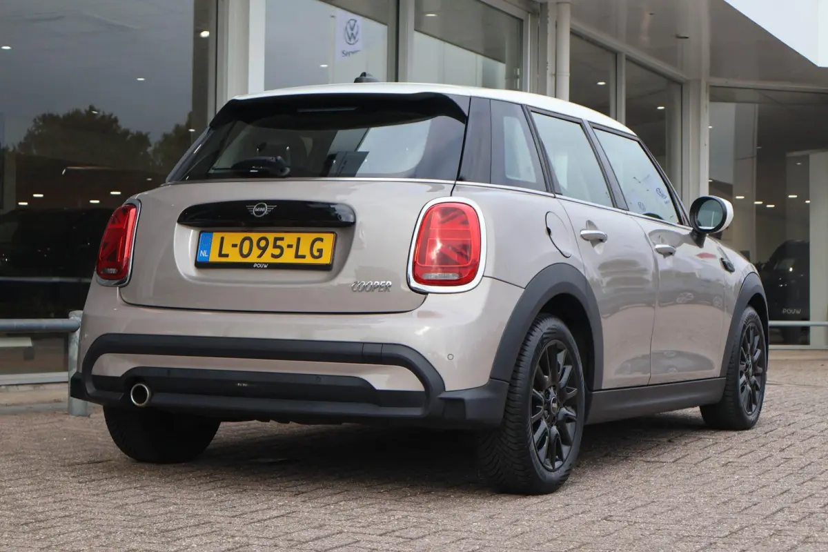 1.5 136pk AUT Cooper Business Edition | Cruise Control | Carplay | Navigatie | PDC
