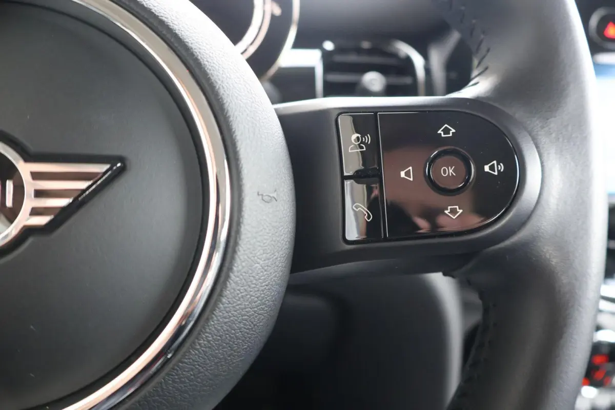 1.5 136pk AUT Cooper Business Edition | Cruise Control | Carplay | Navigatie | PDC