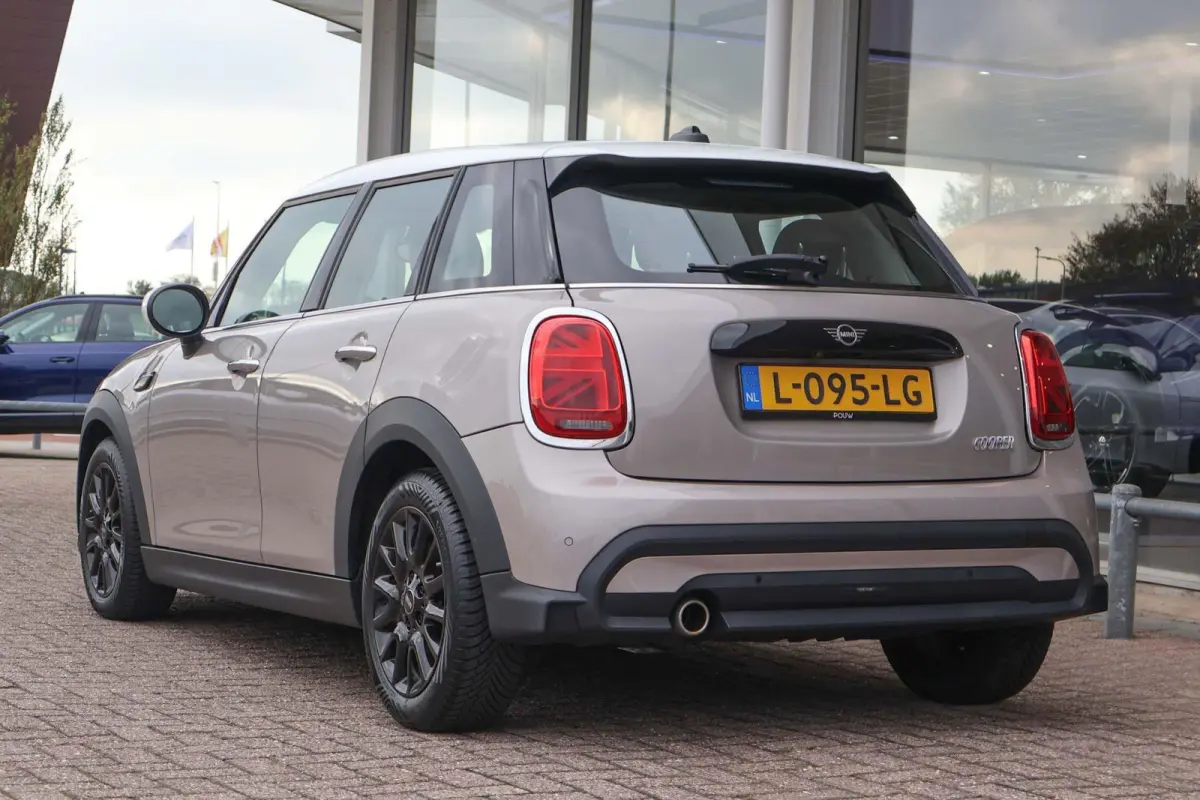 1.5 136pk AUT Cooper Business Edition | Cruise Control | Carplay | Navigatie | PDC