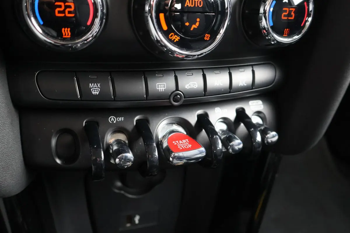 1.5 136pk AUT Cooper Business Edition | Cruise Control | Carplay | Navigatie | PDC
