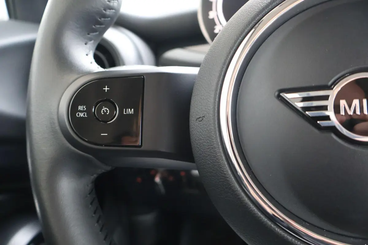 1.5 136pk AUT Cooper Business Edition | Cruise Control | Carplay | Navigatie | PDC