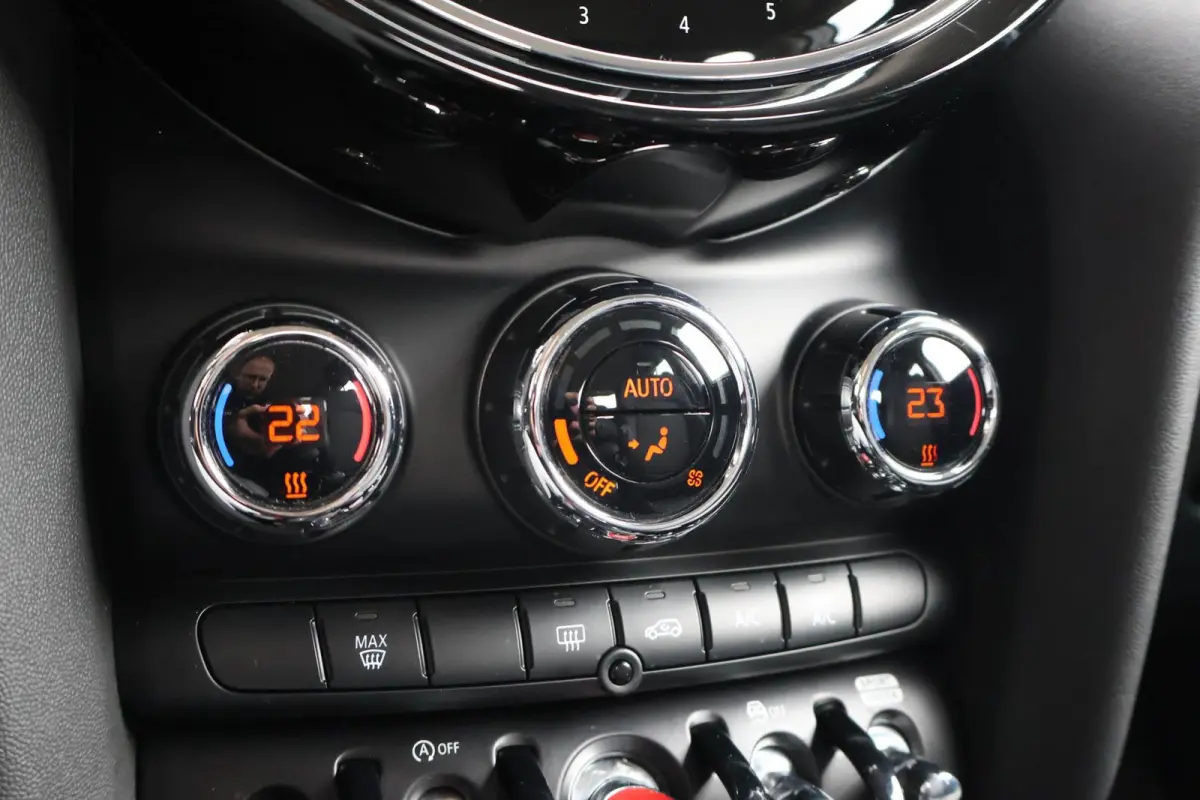 1.5 136pk AUT Cooper Business Edition | Cruise Control | Carplay | Navigatie | PDC