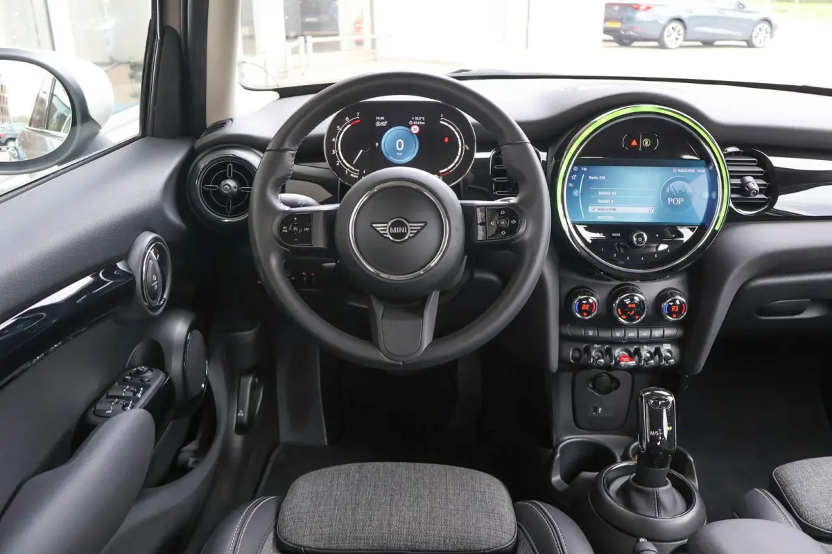 1.5 136pk AUT Cooper Business Edition | Cruise Control | Carplay | Navigatie | PDC