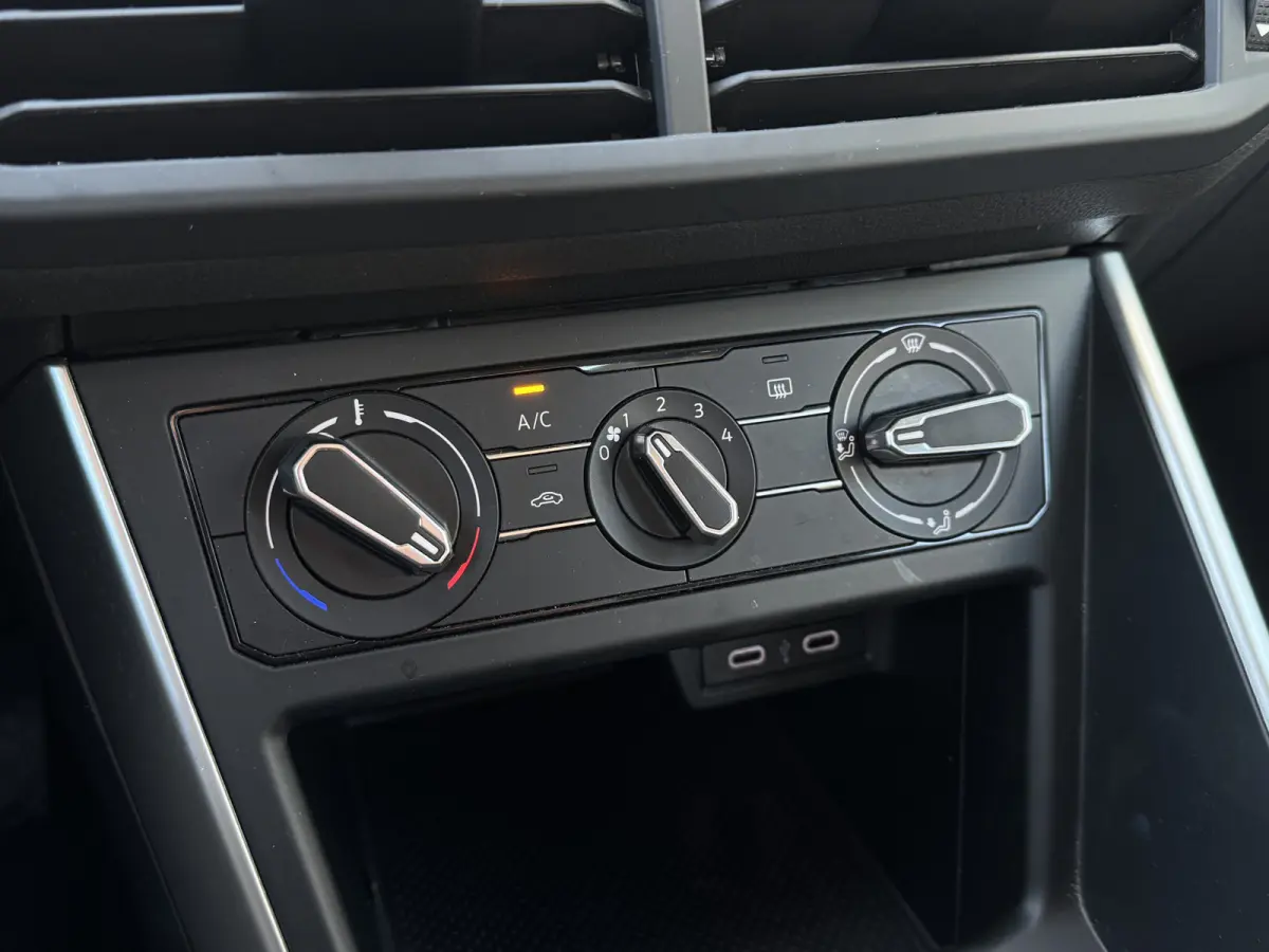 1.0 TSI 95PK LIFE EDITION CARPLAY/PDC/LED