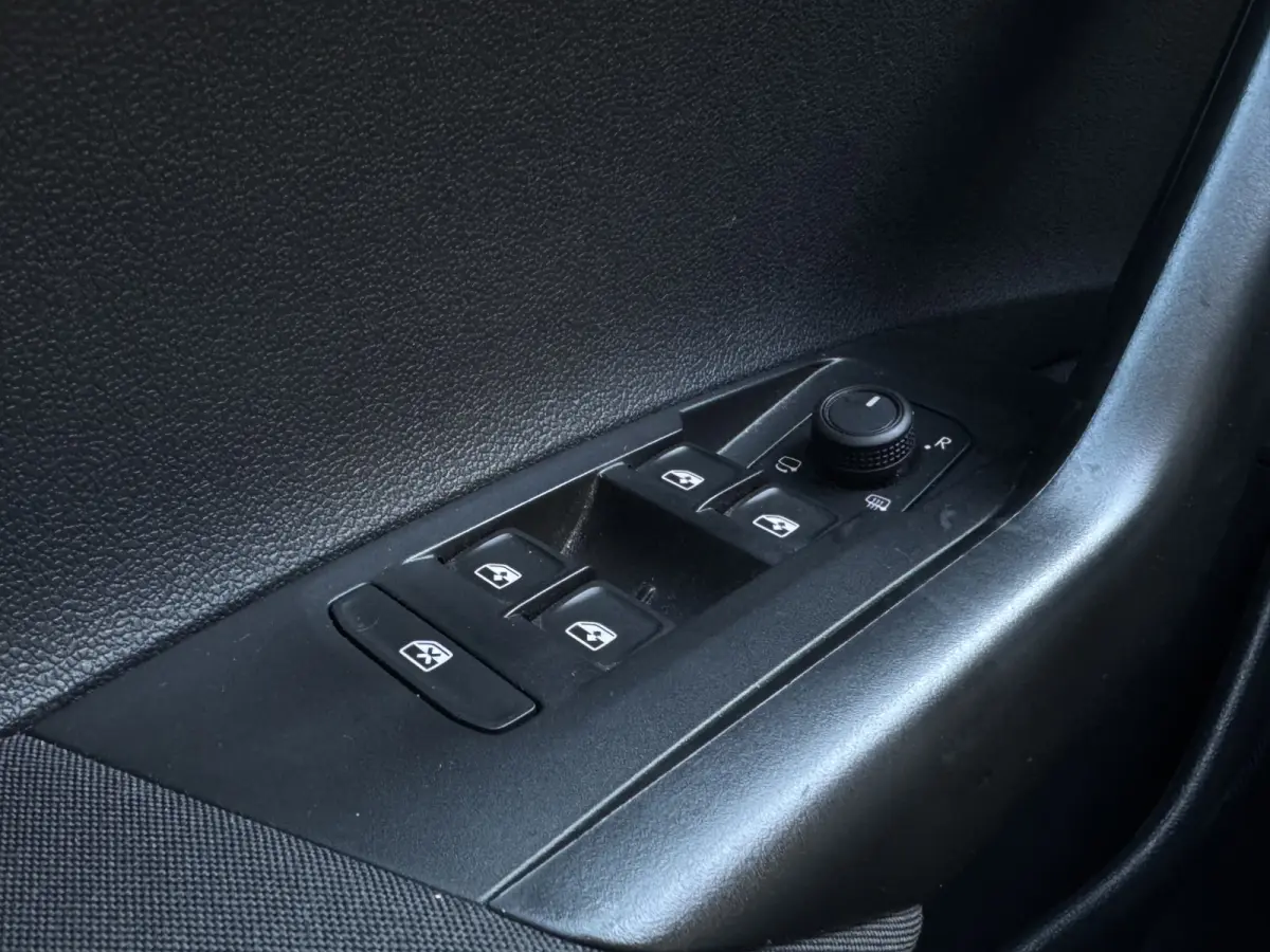 1.0 TSI 95PK LIFE EDITION CARPLAY/PDC/LED