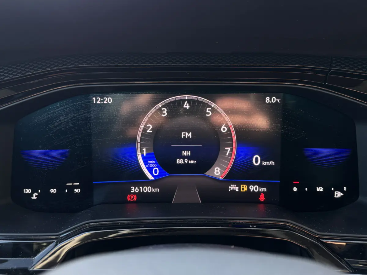 1.0 TSI 95PK LIFE EDITION CARPLAY/PDC/LED