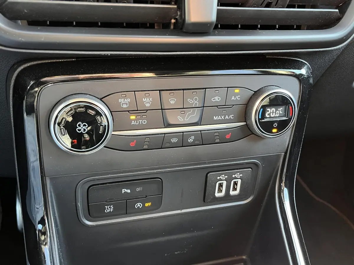 1.0 EcoBoost ST-Line 125PK Automaat Winterpack Camera Cruise Carplay-Navi Blind-Spot Parkeersensoren Climate Privacy Glass All-Seasons *Dealer Onderhouden*