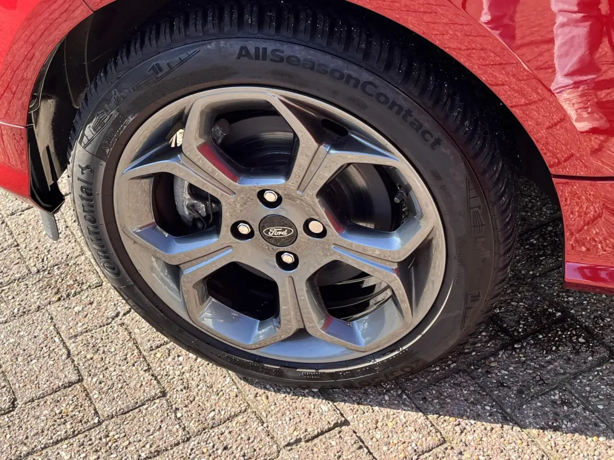 1.0 EcoBoost ST-Line 125PK Automaat Winterpack Camera Cruise Carplay-Navi Blind-Spot Parkeersensoren Climate Privacy Glass All-Seasons *Dealer Onderhouden*
