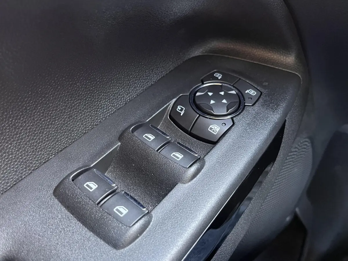 1.0 EcoBoost ST-Line 125PK Automaat Winterpack Camera Cruise Carplay-Navi Blind-Spot Parkeersensoren Climate Privacy Glass All-Seasons *Dealer Onderhouden*