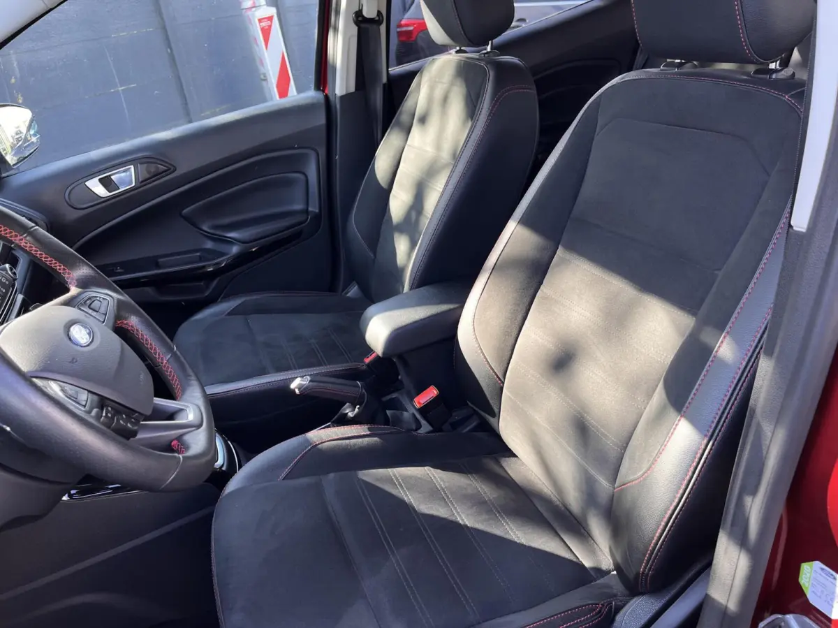 1.0 EcoBoost ST-Line 125PK Automaat Winterpack Camera Cruise Carplay-Navi Blind-Spot Parkeersensoren Climate Privacy Glass All-Seasons *Dealer Onderhouden*