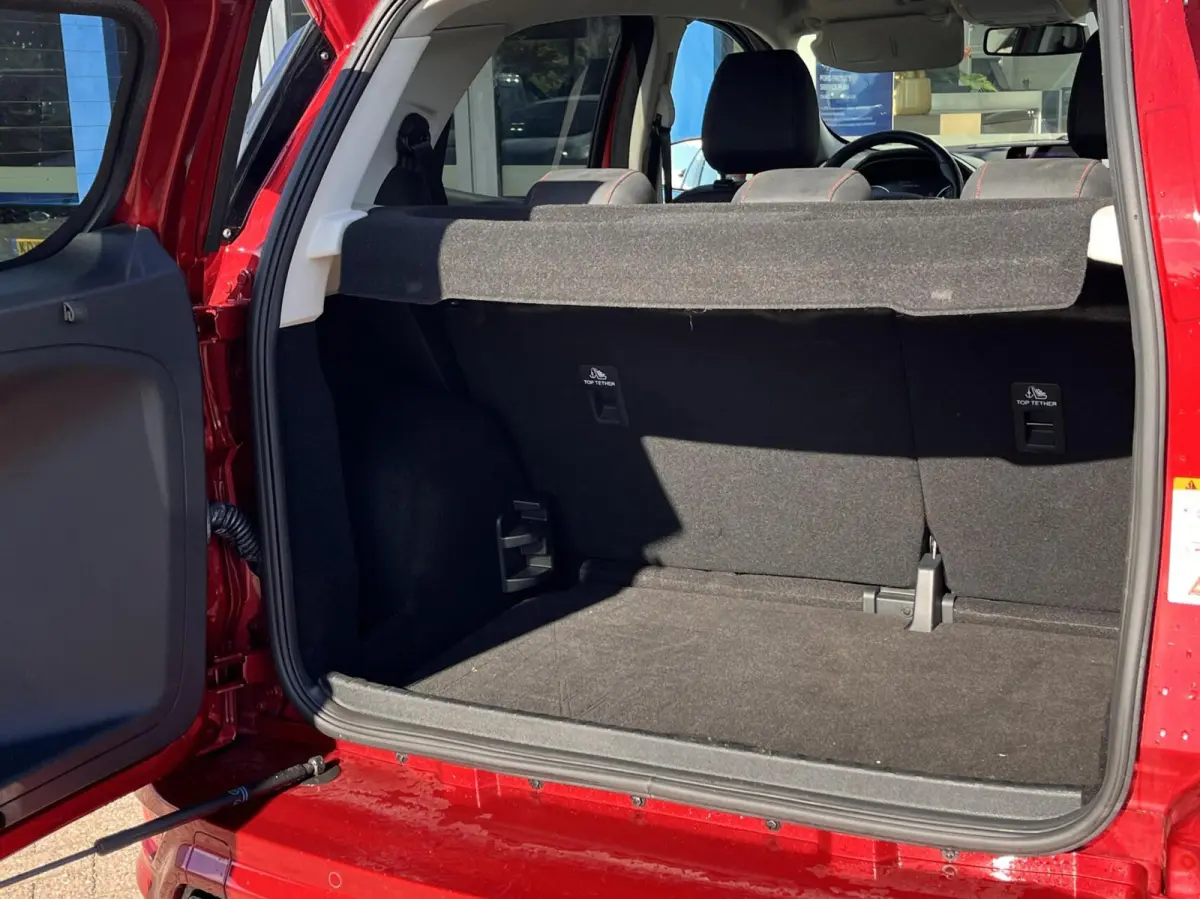 1.0 EcoBoost ST-Line 125PK Automaat Winterpack Camera Cruise Carplay-Navi Blind-Spot Parkeersensoren Climate Privacy Glass All-Seasons *Dealer Onderhouden*