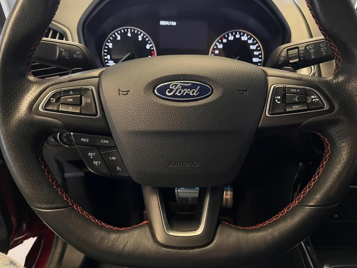 1.0 EcoBoost ST-Line 125PK Automaat Winterpack Camera Cruise Carplay-Navi Blind-Spot Parkeersensoren Climate Privacy Glass All-Seasons *Dealer Onderhouden*