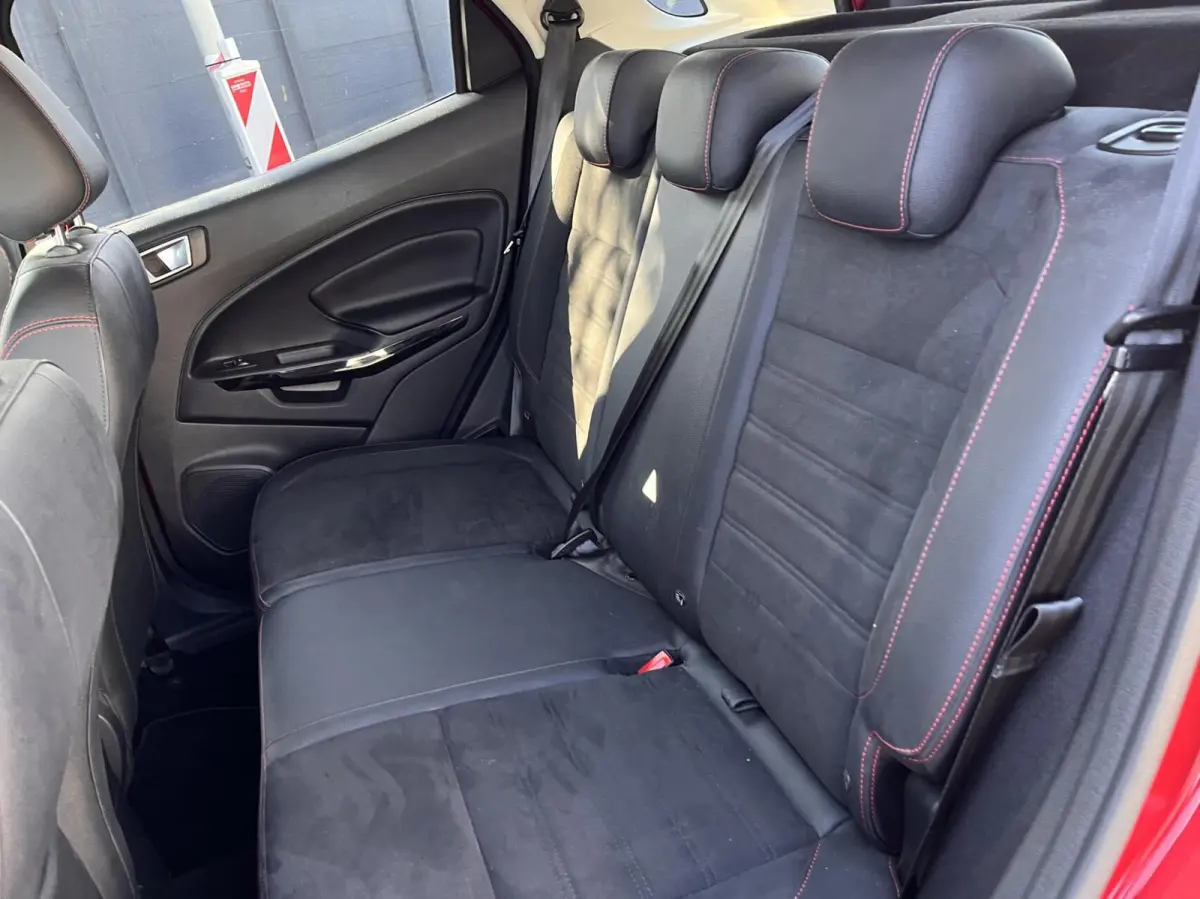 1.0 EcoBoost ST-Line 125PK Automaat Winterpack Camera Cruise Carplay-Navi Blind-Spot Parkeersensoren Climate Privacy Glass All-Seasons *Dealer Onderhouden*