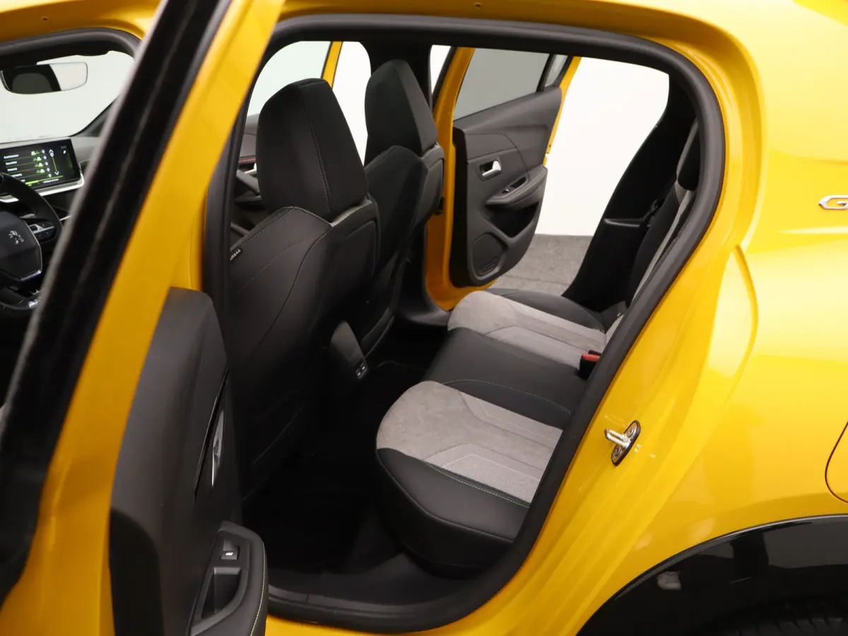 1.2 PureTech GT Pack | Automaat | Carplay | Pano dak | Camera | Adaptieve cruise | Stoelverwarming | Navi |