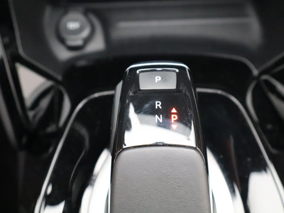 1.2 PureTech GT Pack | Automaat | Carplay | Pano dak | Camera | Adaptieve cruise | Stoelverwarming | Navi |