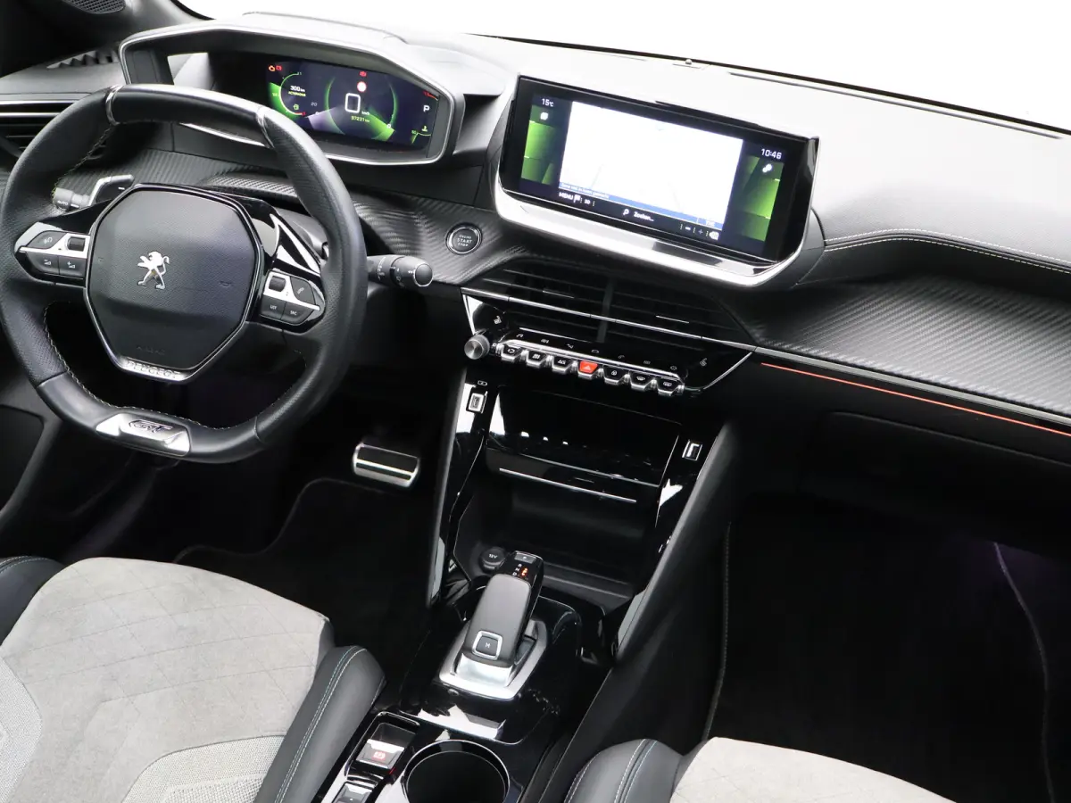 1.2 PureTech GT Pack | Automaat | Carplay | Pano dak | Camera | Adaptieve cruise | Stoelverwarming | Navi |