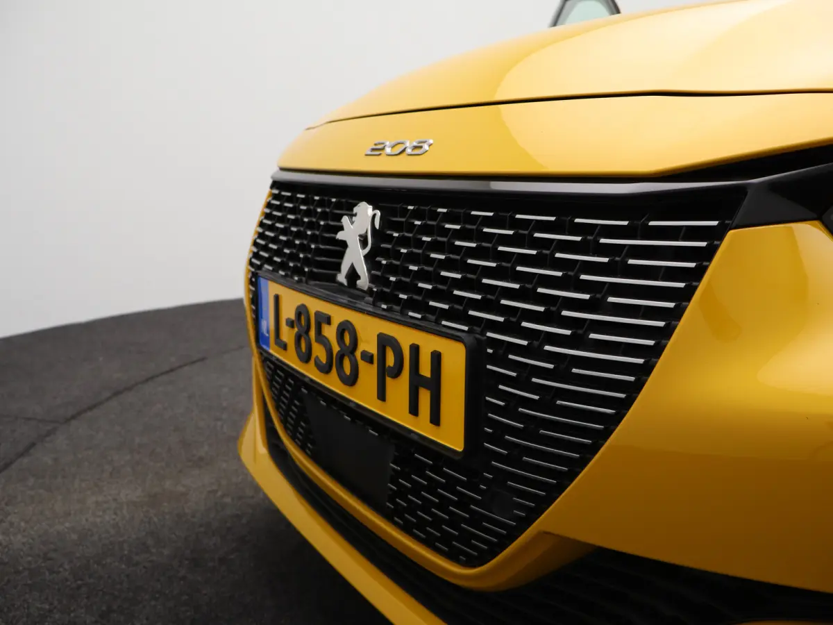 1.2 PureTech GT Pack | Automaat | Carplay | Pano dak | Camera | Adaptieve cruise | Stoelverwarming | Navi |