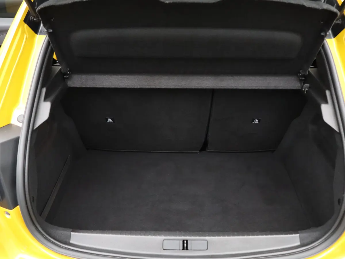 1.2 PureTech GT Pack | Automaat | Carplay | Pano dak | Camera | Adaptieve cruise | Stoelverwarming | Navi |