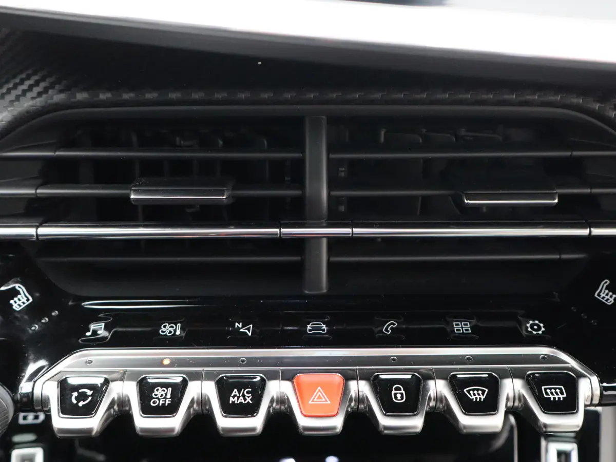 1.2 PureTech GT Pack | Automaat | Carplay | Pano dak | Camera | Adaptieve cruise | Stoelverwarming | Navi |