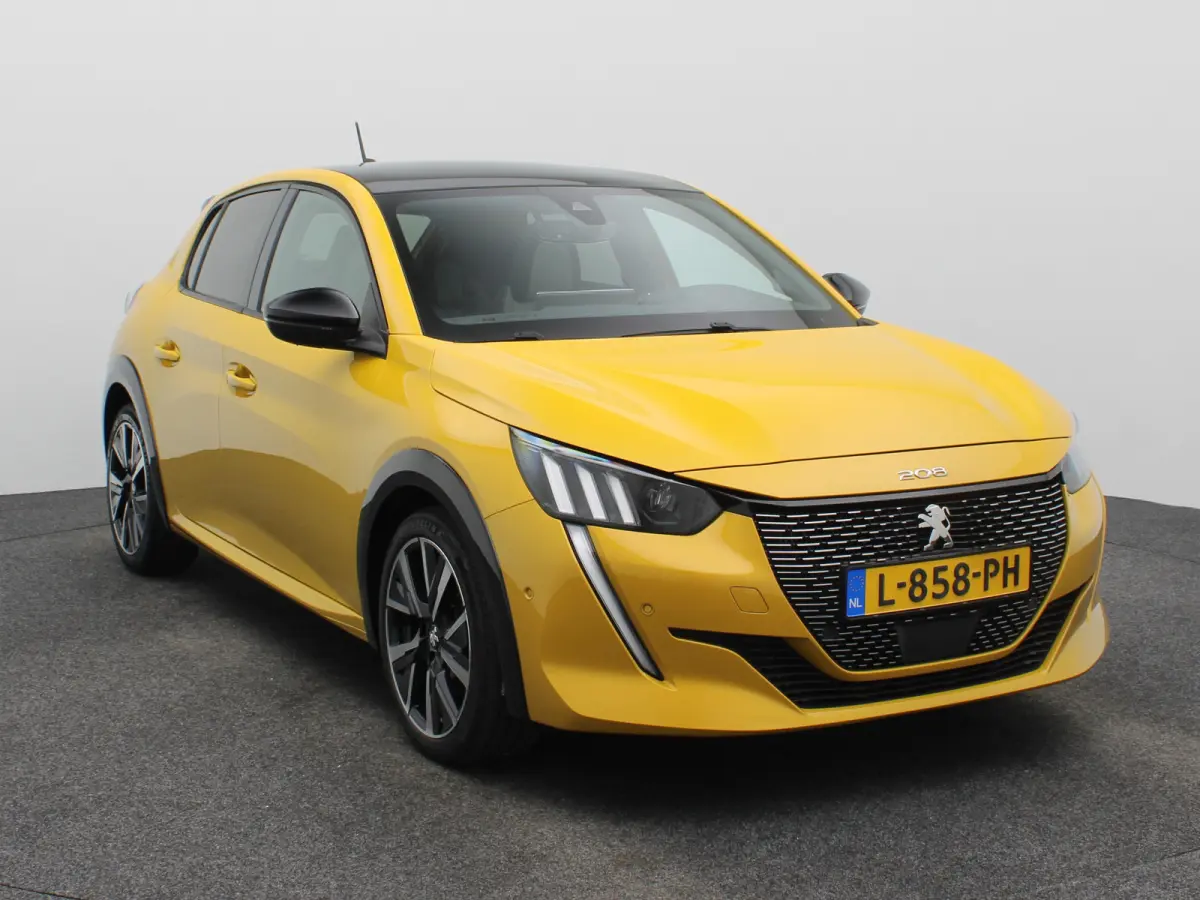 1.2 PureTech GT Pack | Automaat | Carplay | Pano dak | Camera | Adaptieve cruise | Stoelverwarming | Navi |