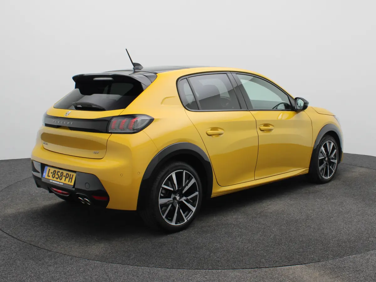 1.2 PureTech GT Pack | Automaat | Carplay | Pano dak | Camera | Adaptieve cruise | Stoelverwarming | Navi |