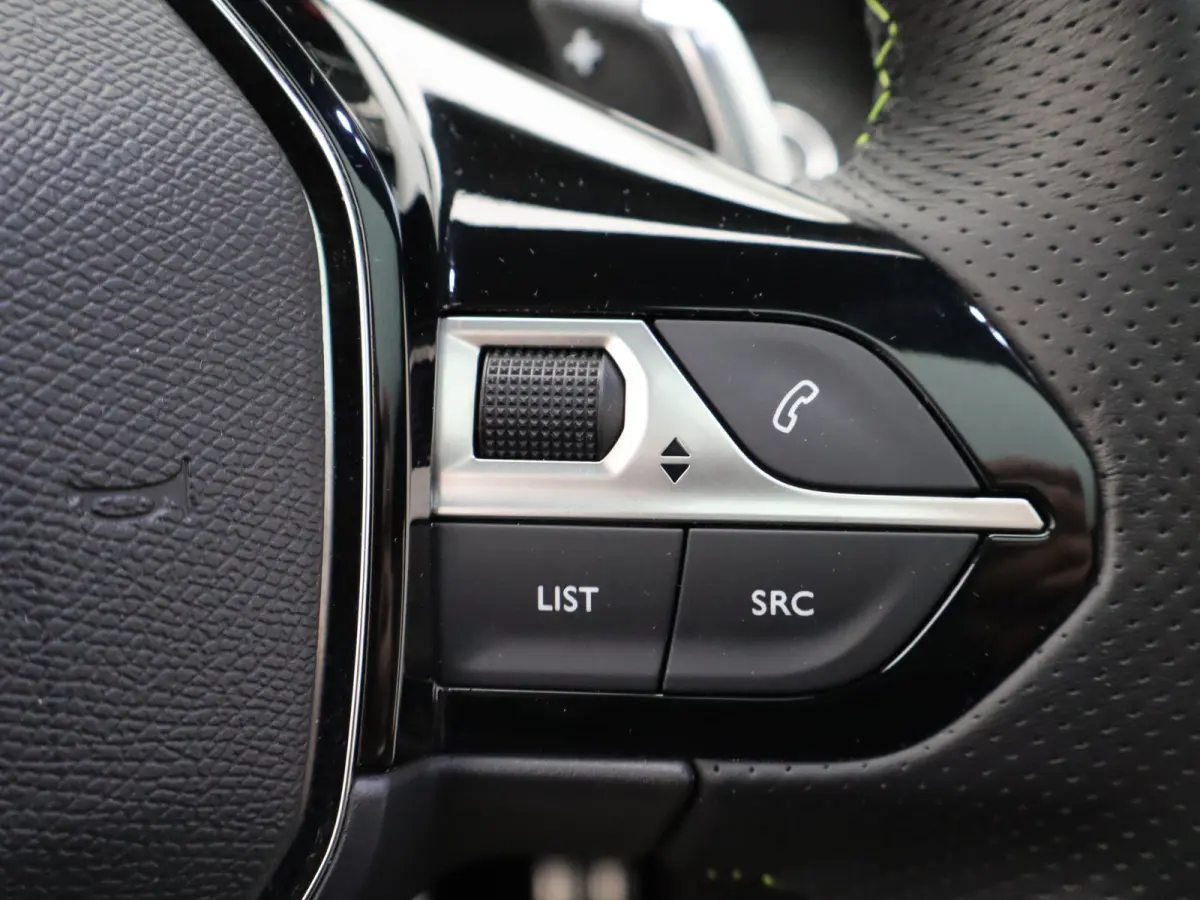 1.2 PureTech GT Pack | Automaat | Carplay | Pano dak | Camera | Adaptieve cruise | Stoelverwarming | Navi |