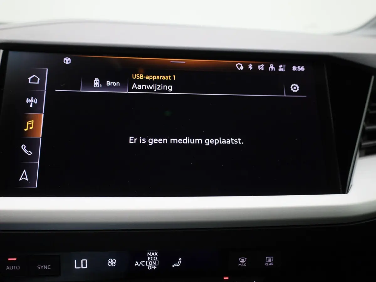 40 Advanced 77 kWh 204 PK | Automaat | Navigatie | Cruise control | Stoelverwarming | Privacy glas | Lichtmetalen velgen |